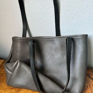 Go Forth Goods Medium Tote in Lead Gray